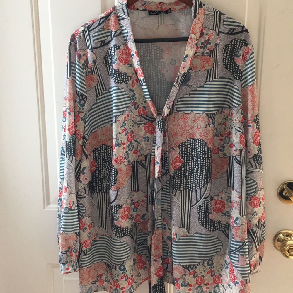 3 for $20 Beautiful patterned blouse size 2x.